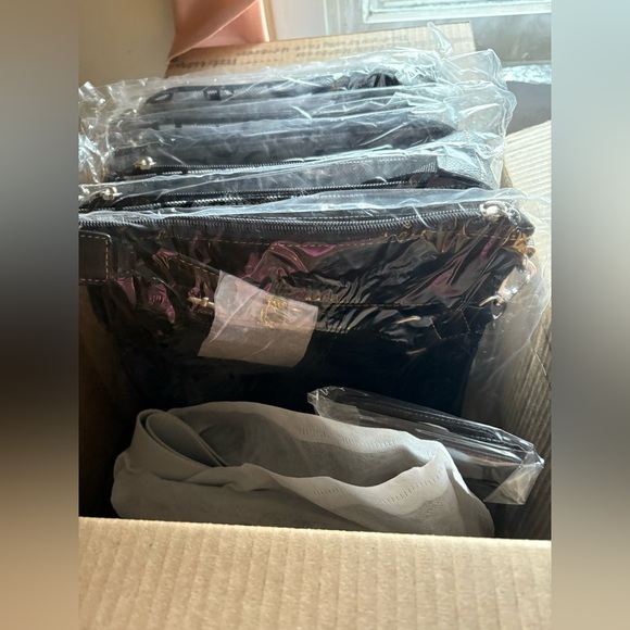 NEW-Crossbody & Matching Wallet black with G accents & silver hardware - Picture 4 of 10